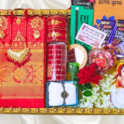 লাল কাতান শাড়ি।